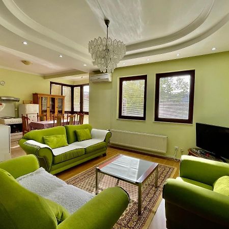 Huge Apartment With A Garden In The City Center Pristina Exterior foto