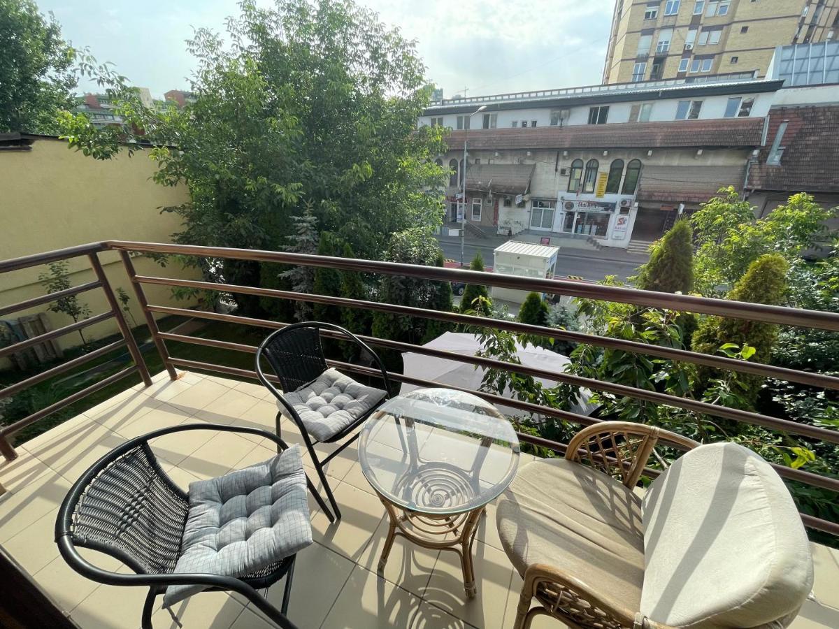 Huge Apartment With A Garden In The City Center Pristina Exterior foto