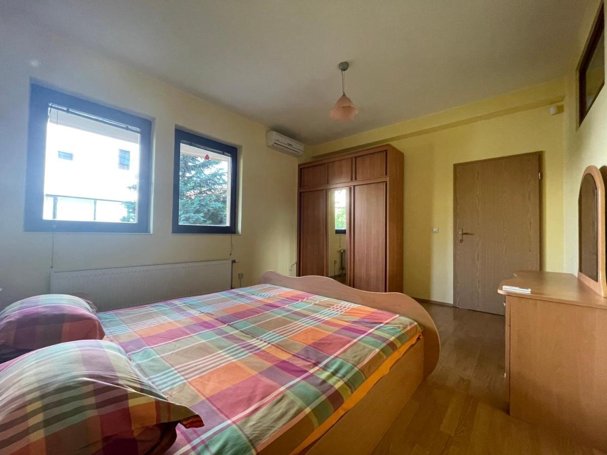 Huge Apartment With A Garden In The City Center Pristina Exterior foto